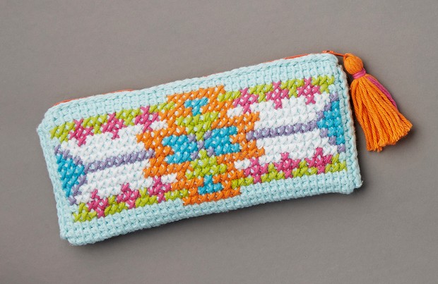 Patrón de clutch de ganchillo tunecino gratis terminado