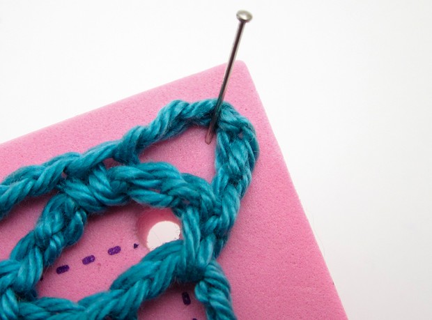 How_to_block_crochet_pins_02 How_to_block_crochet_pins_02