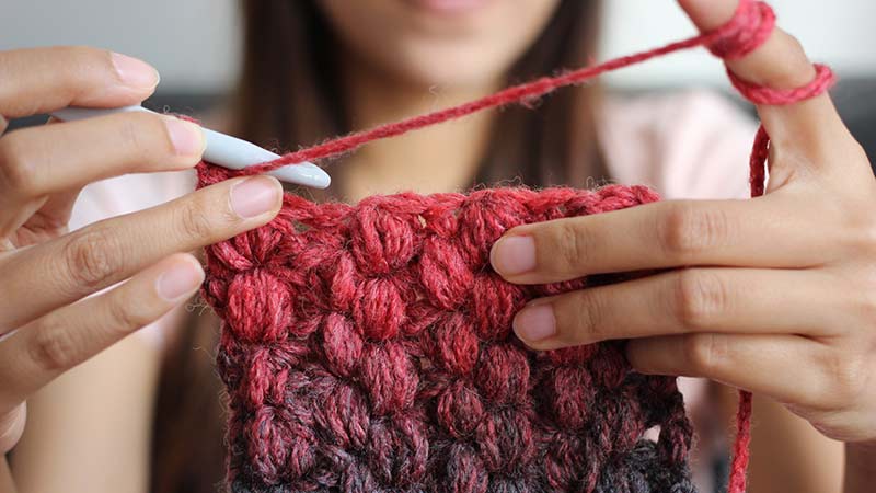 PATRON-GRATIS-Manta-para-Bebe-Emma-un-Patron-Moderno-en-Crochet