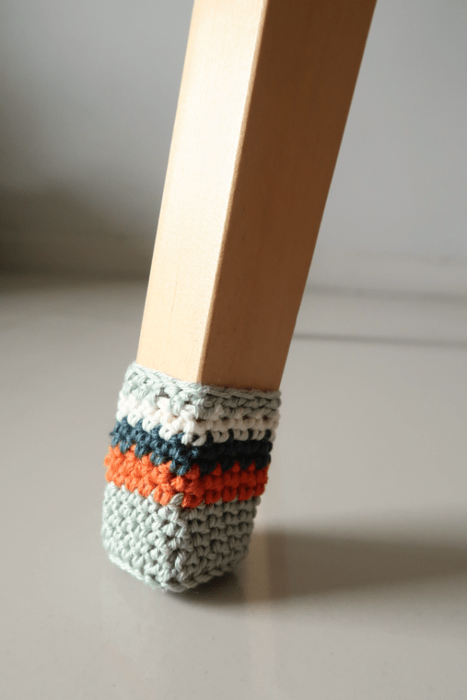 La imagen tiene un atributo ALT vacío; su nombre de archivo es chair-socks-new-14.png