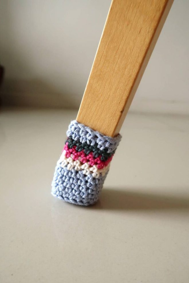 La imagen tiene un atributo ALT vacío; su nombre de archivo es chair-socks-new-6.jpg