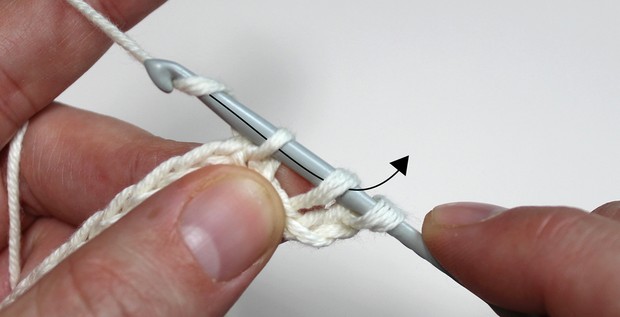 How_to_treble_crochet_04