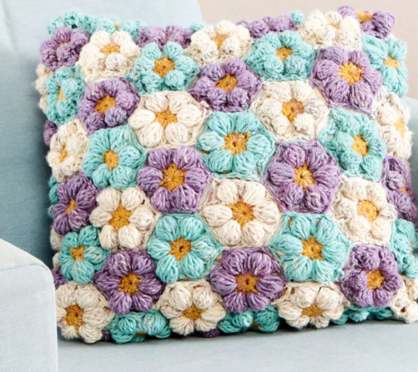 Patrón Gratis Almohadon Flores Puff en Crochet + Video